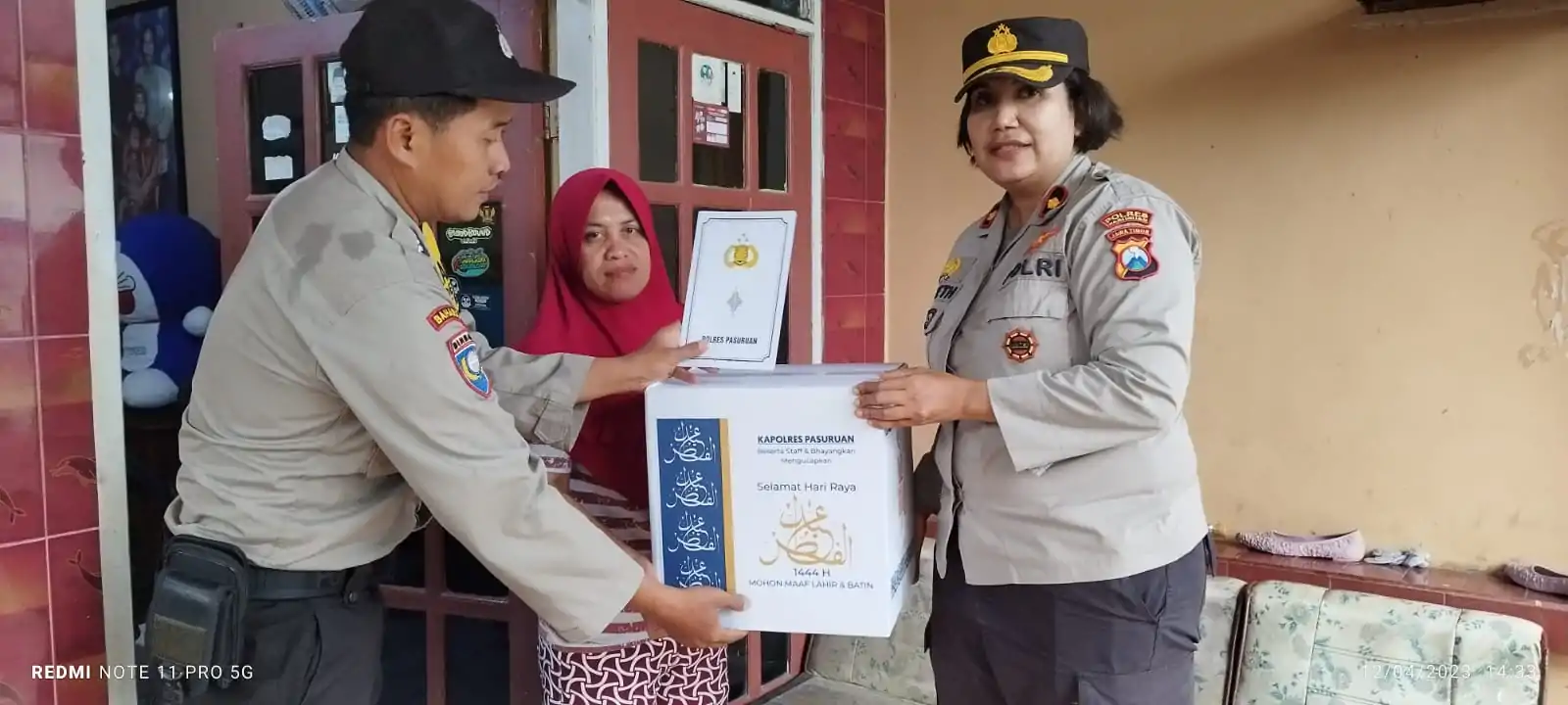 Berkah Ramadhan, Kapolsek Jajaran Polres Pasuruan Berikan Bingkisan Lebaran Kepada Korban Tragedi Kanjuruhan