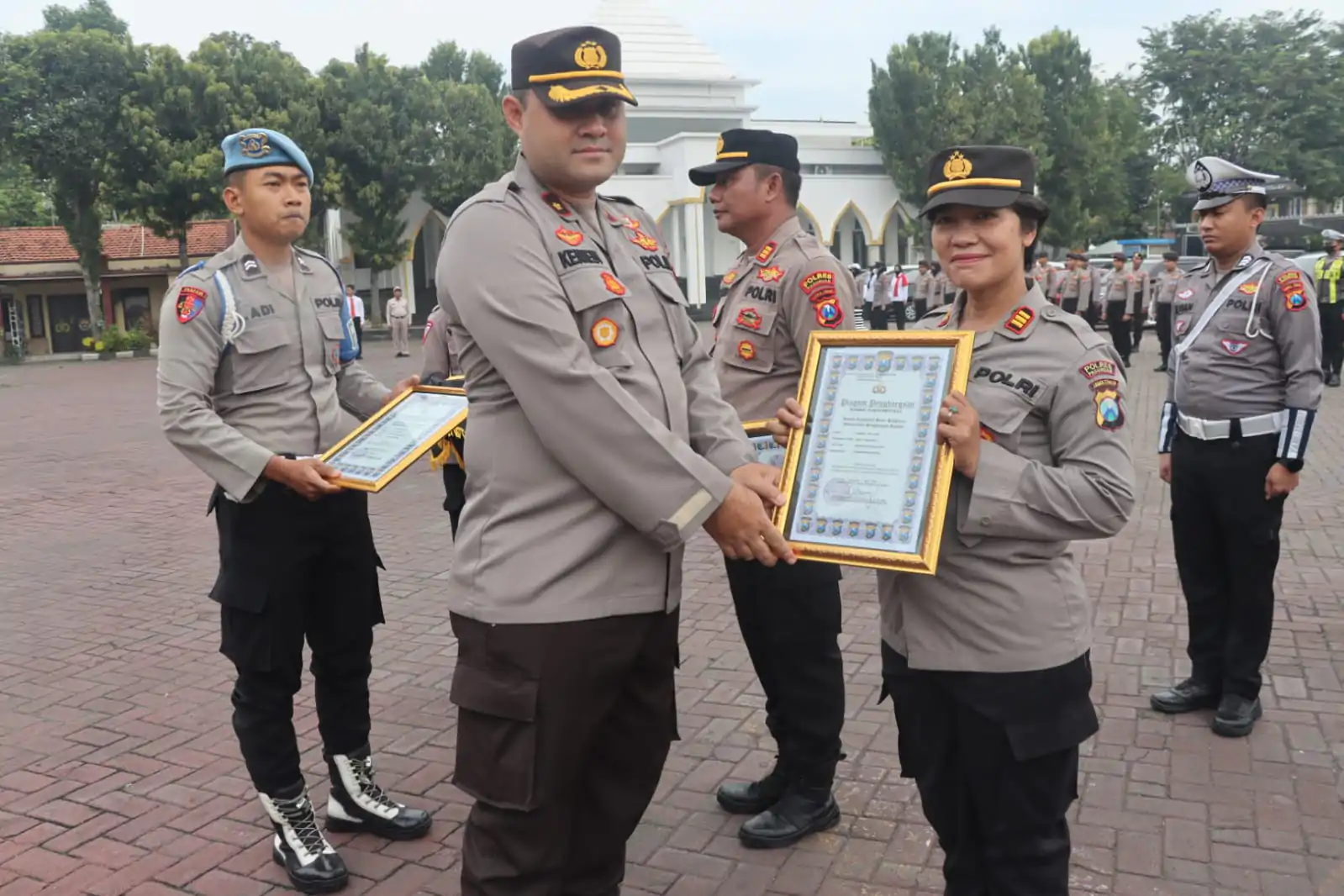 Berkah Romadhan, Kapolres Pasuruan Berikan Reward Kepada PNPP Polres Pasuruan