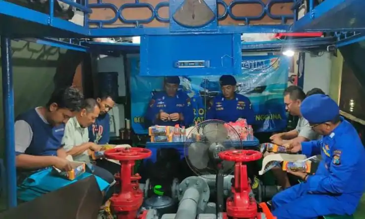 Ditpolairud Polda Jatim Patroli Perairan Lewat SOS Berbagi Kebajikan Wargapun Senang