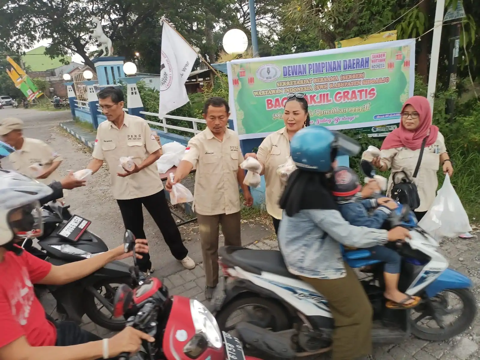 DPD Sekber Wartawan Indonesia Sidoarjo Gelar Baksos