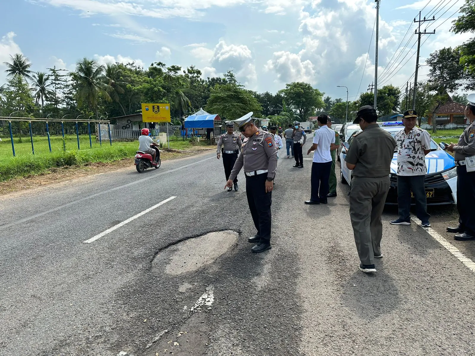 Jelang Mudik Lebaran, Polres Sumenep Pasang Papan Himbauan Di Beberapa Titik Rawan Laka