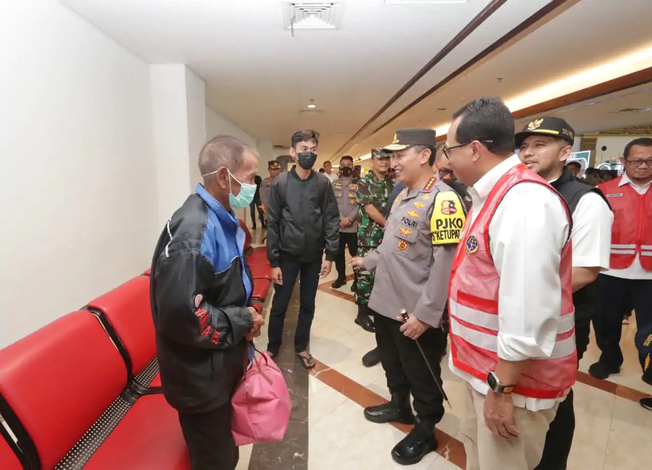 Kapolri Tinjau Bandara Juanda, Minta Pemudik Lapor Ke Posko Jika Ada Keluhan