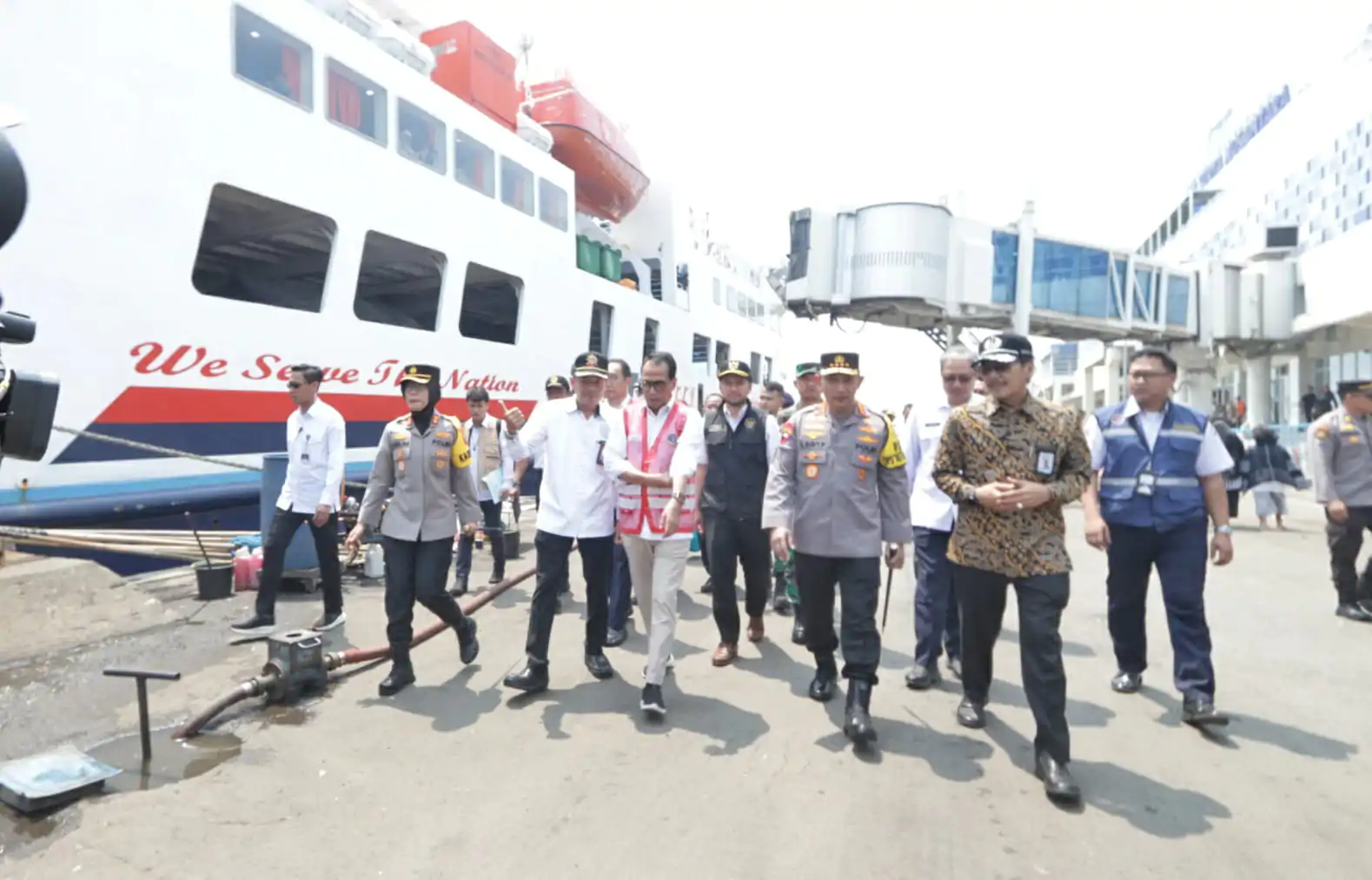 Kapolri Tinjau Pelabuhan TanjungPerak Pastikan Pemudik Aman Dan Yaman
