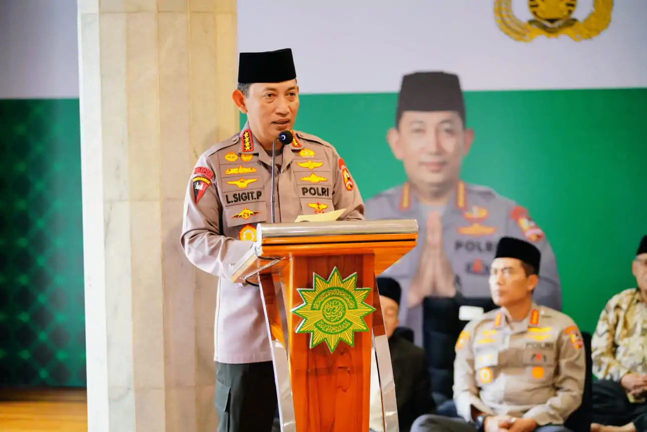 Kerjasama Bareng PP Persis, Kapolri Salurkan 30 Ribu Sembako Ke Warga Yang Membutuhkan