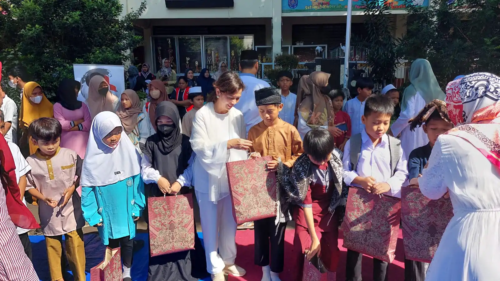 PIM Peduli Ramadhan, Santuni Anak Yatim Dan Dhuafa Di SDN Mekarjaya 11 Depok