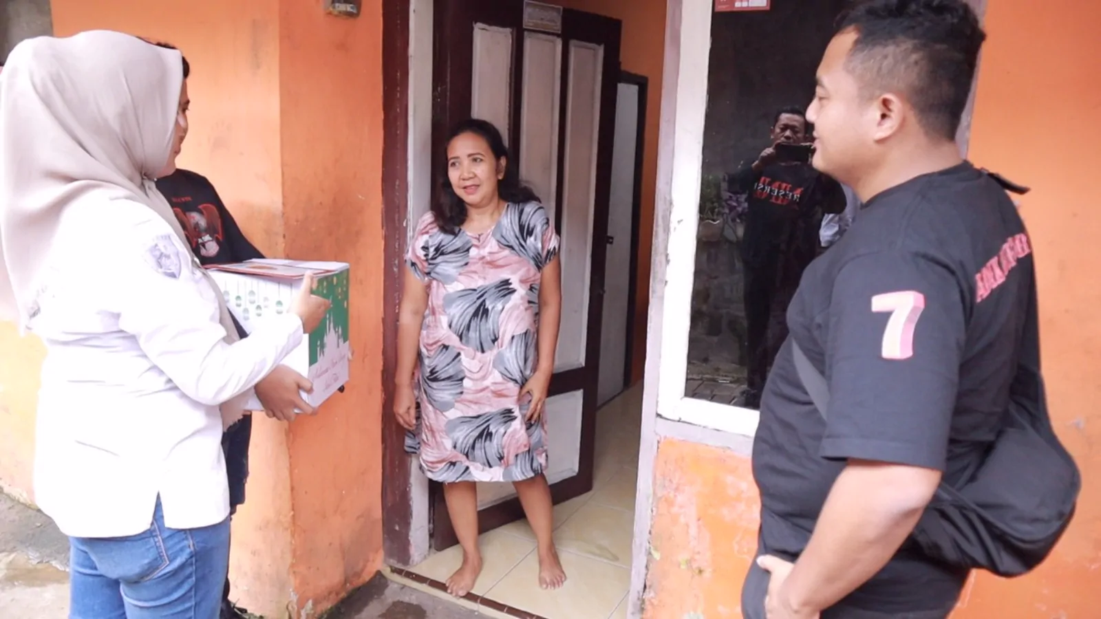 Polres Jember Berikan Bantuan Sembako Kepada Keluarga Tahanan Yang Kurang Mampu