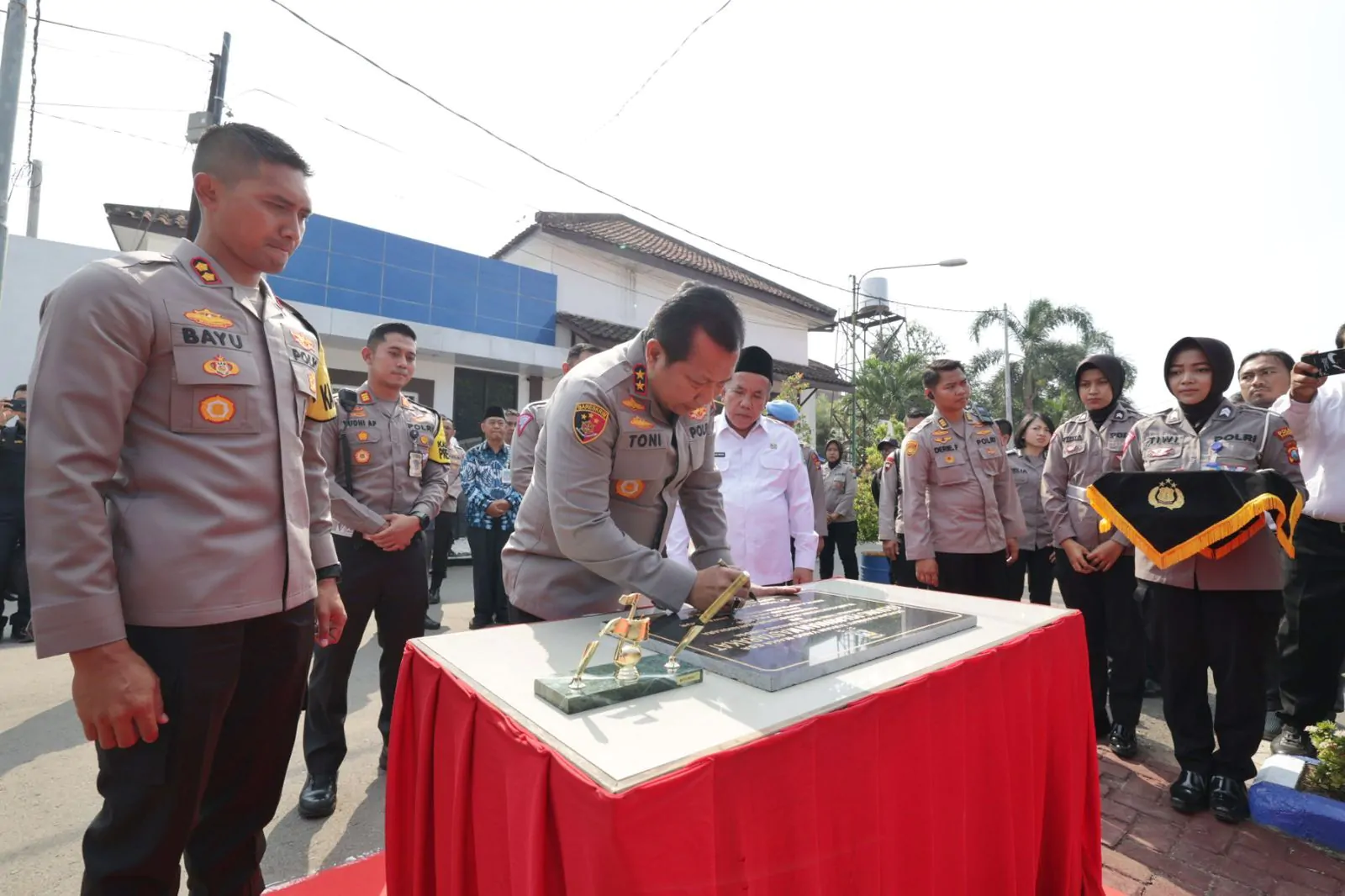 Kapolda Jatim Tinjau Pelayanan Publik Dan Walk Thru Di Polres Pasuruan