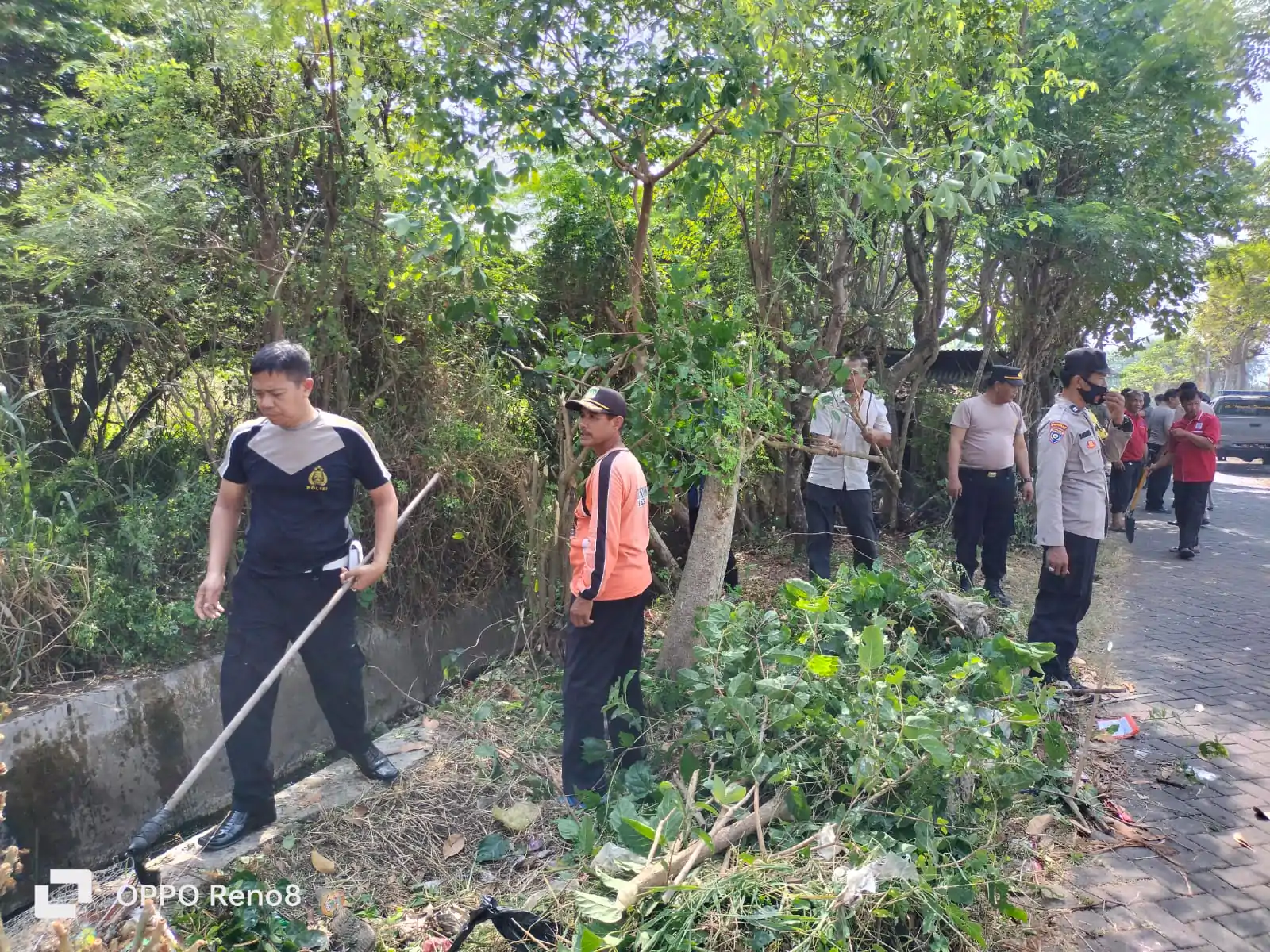 Polri Peduli Lingkungan, Polres Pasuruan Bersama Warga Bersihkan Sumpah Sungai