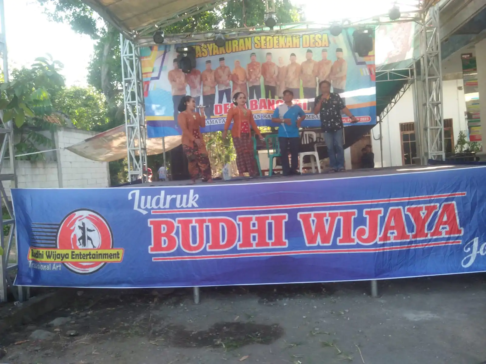 Tasyakuran Sedekah Desa Bangsri, Jombang Bersama Ludruk”Budi Wijaya’ Berlangsung Semarak
