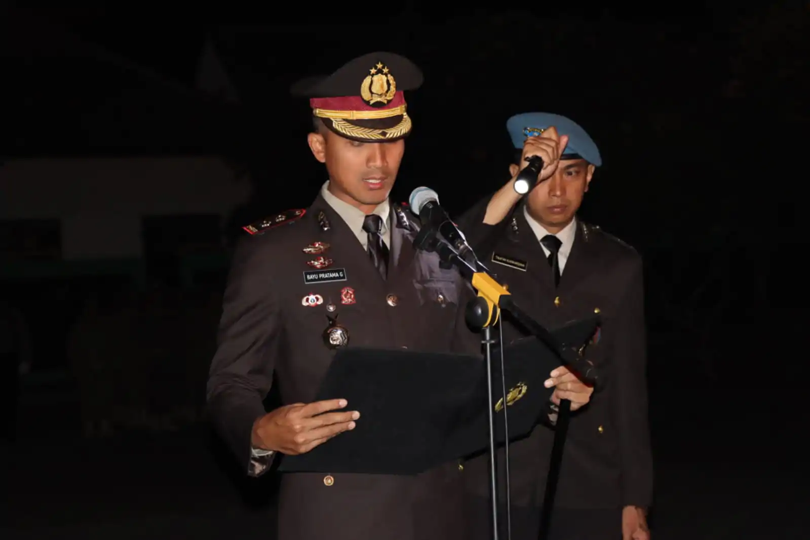 Menjelang HUT Kemerdekaan RI Ke-78, Kapolres Pasuruan Pimpin Apel Kehormatan Renungan Suci Di TMP Bangil