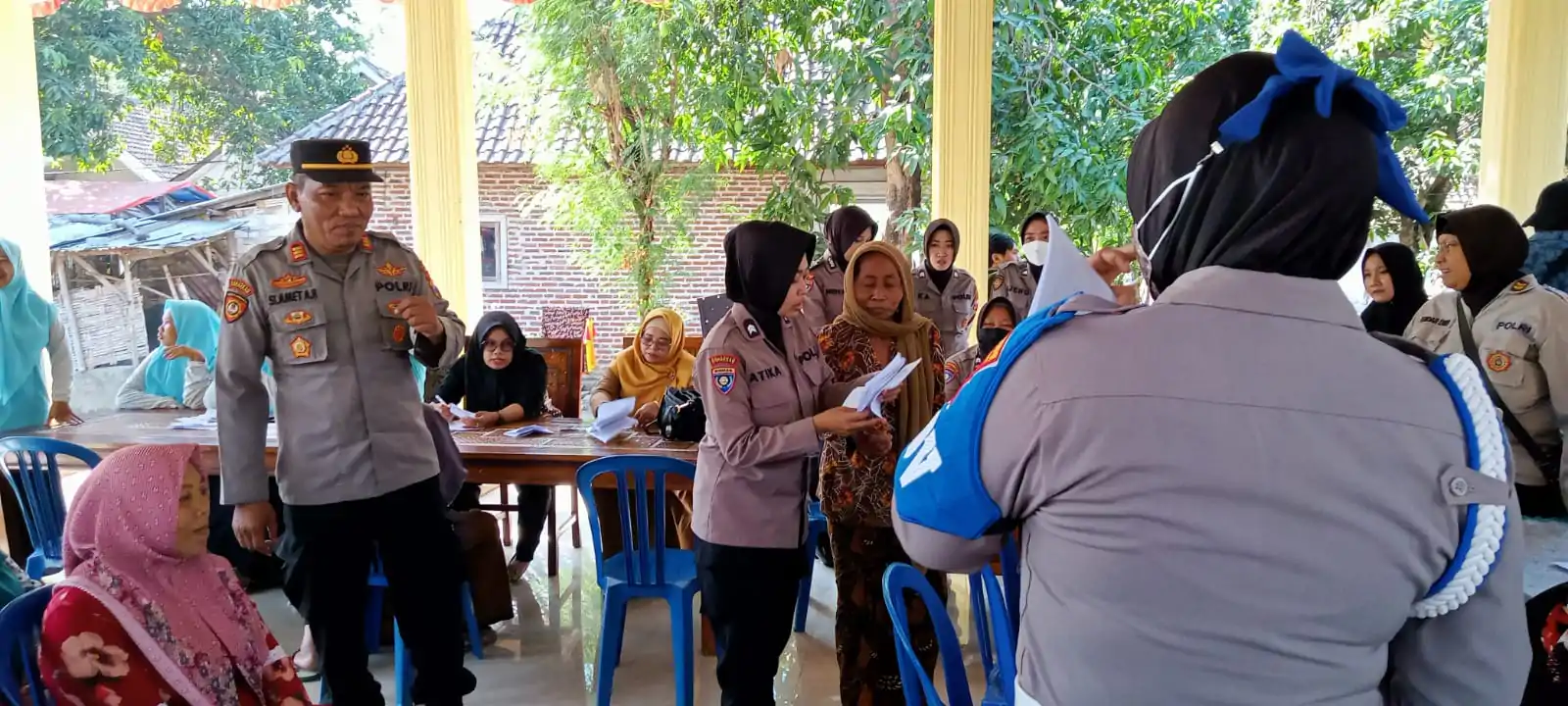 Polwan Polres Pasuruan Gelar Bakti Kesehatan Untuk Masyarakat Rembang