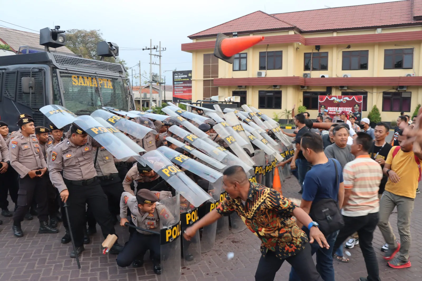 Latih Kesiapan Personil, Polres Pasuruan Gelar Latihan Sispamkota