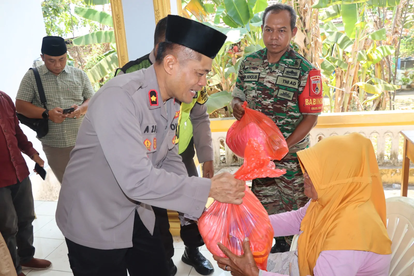 Bakti Polri Untuk Masyarakat, Polres Pasuruan Gelar Jum’at Curhat Dan Bansos Lansia