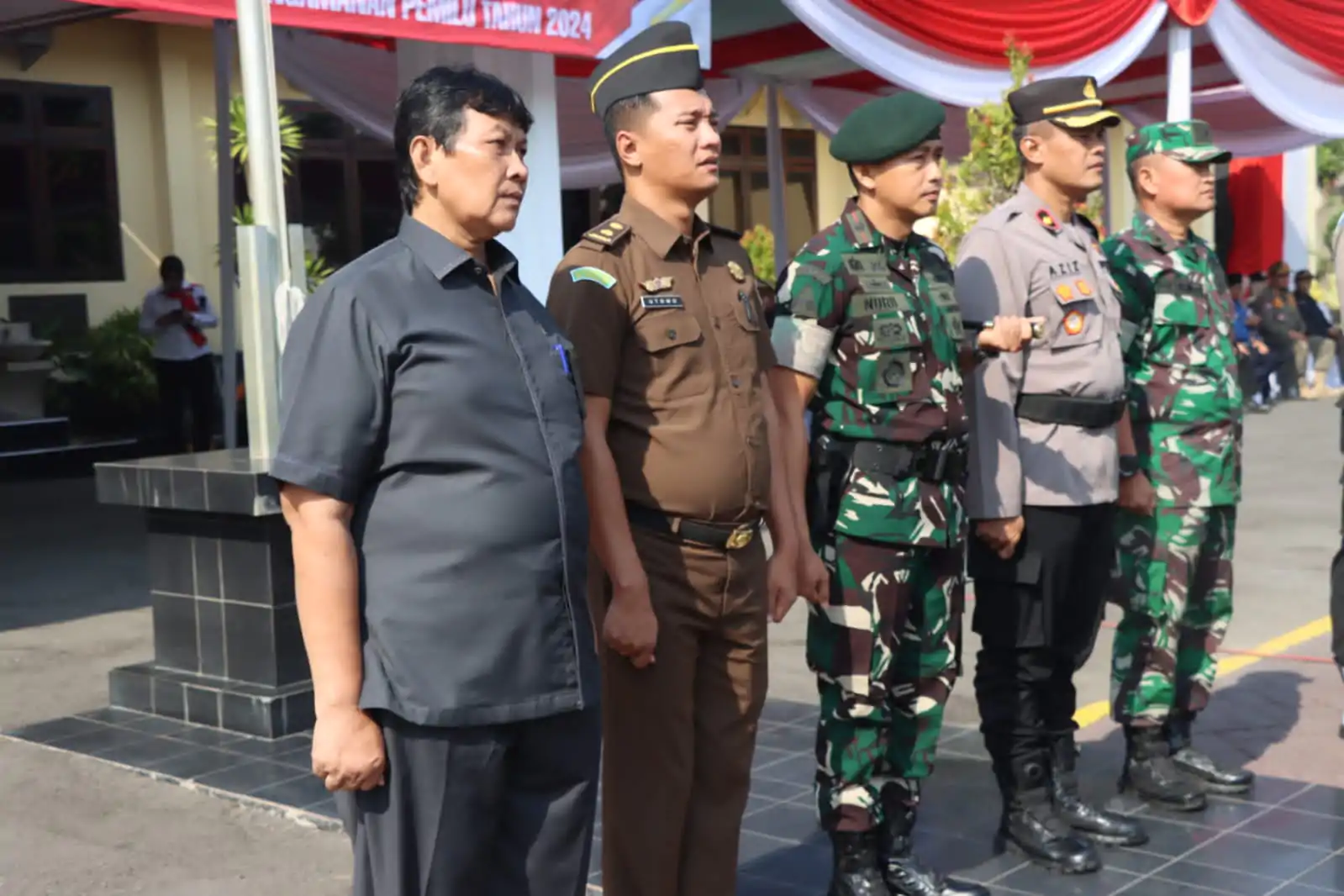 Jelang Pengamanan Pemilu 2024,Polres Pasuruan Melaksanakan Apel Gelar Pasukan Dan Deklarasi Damai Operasi Mantap Brata Semeru 2023-2024