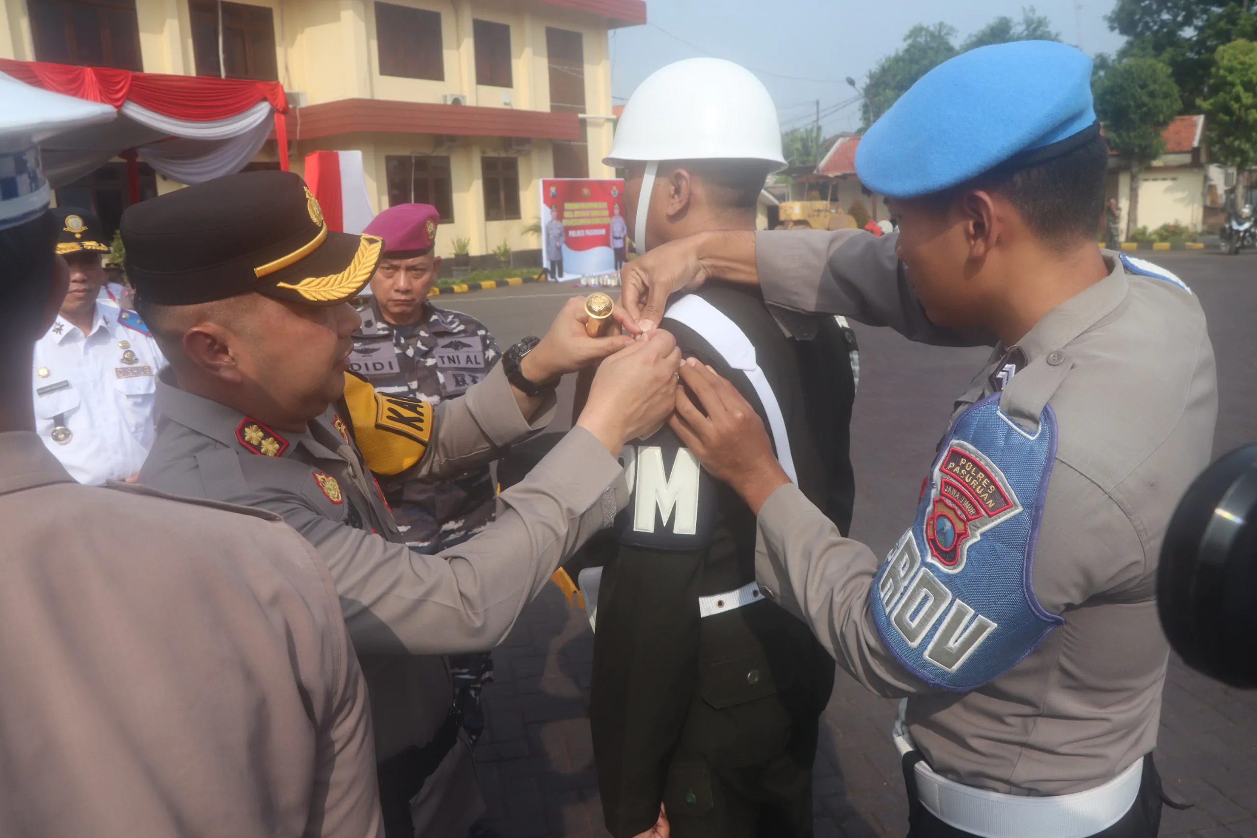 Jamin Mudik Hari Raya Aman, Kapolres Pasuruan Pimpin Apel Gelar Pasukan Ops Ketupat 2024