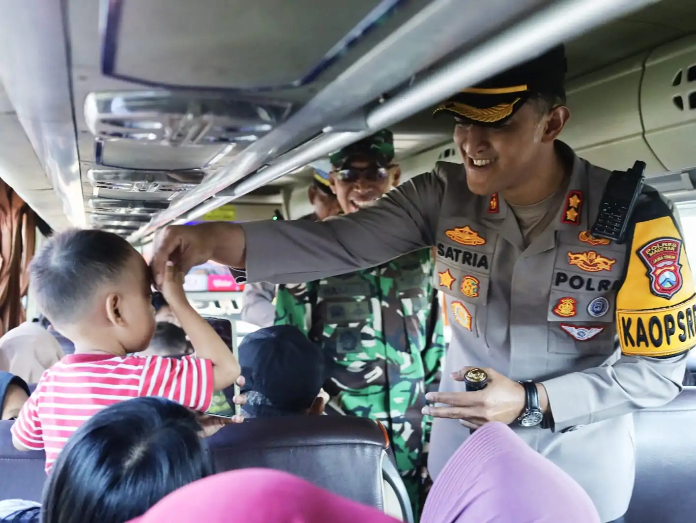 Mudik Veria Penuh Makna, Kapolres Magetan Dan Forkopimda Antar 350 Pemudik Balik Gratis Ke Surabaya