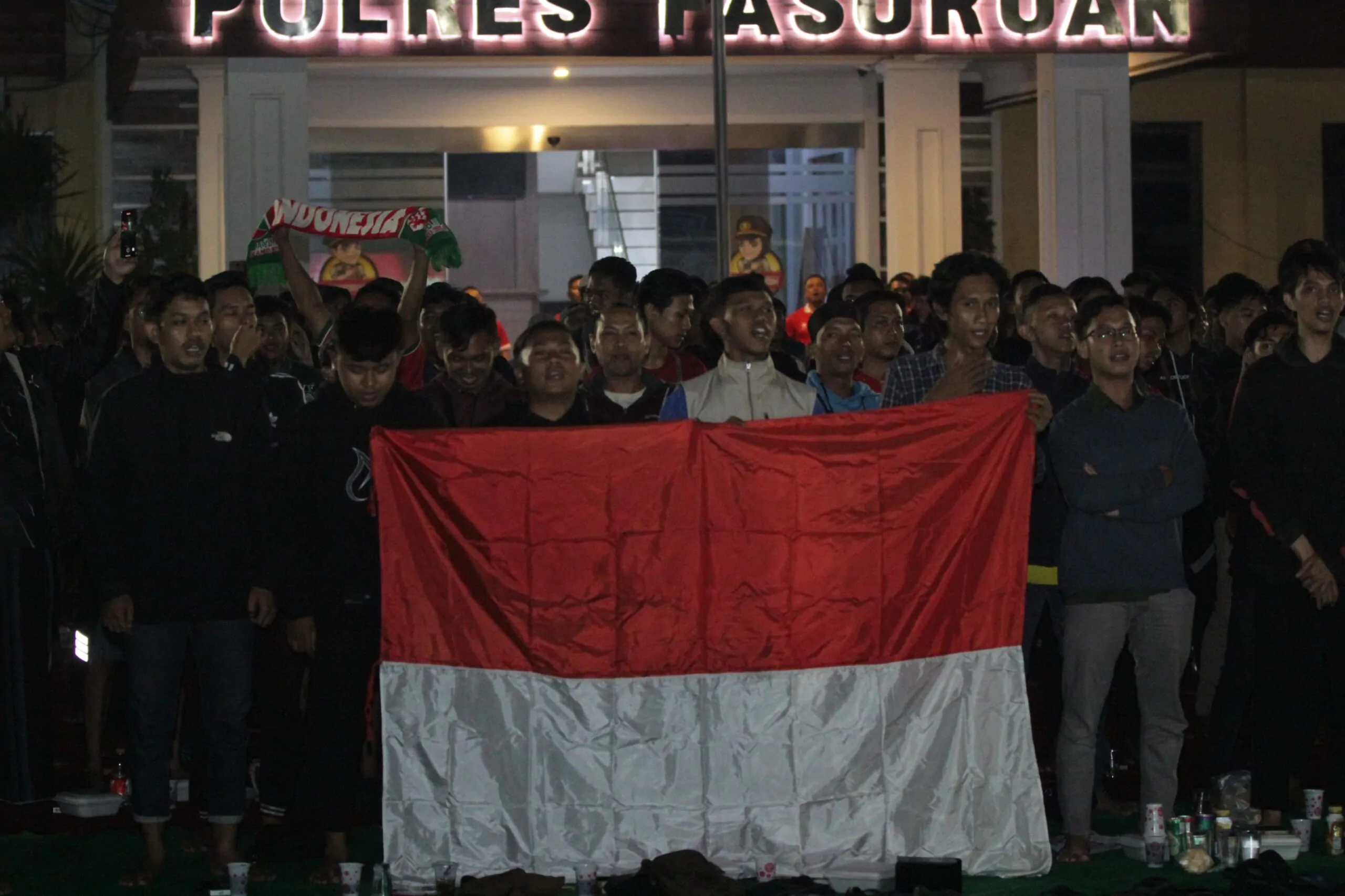 Serunya Nobar Timnas Indonesia Vs Korsel Di Halaman Polres Pasuruan, Bisa Dapat Doorprize Lur..!