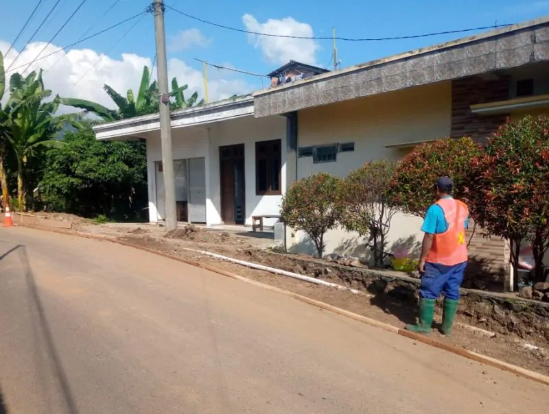 Proyek Rekontruksi Jalan Di Prigen Sudah Mulai Dikerjakan