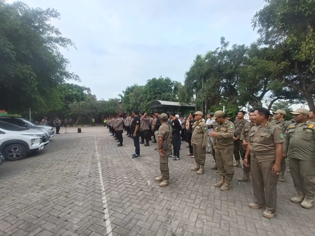 Cek Kesiapan Personil Pengamanan Pengajian Gus Iqdam, Polres Pasuruan Bersama Instansi Terkait Melaksanakan Apel Pengamanan