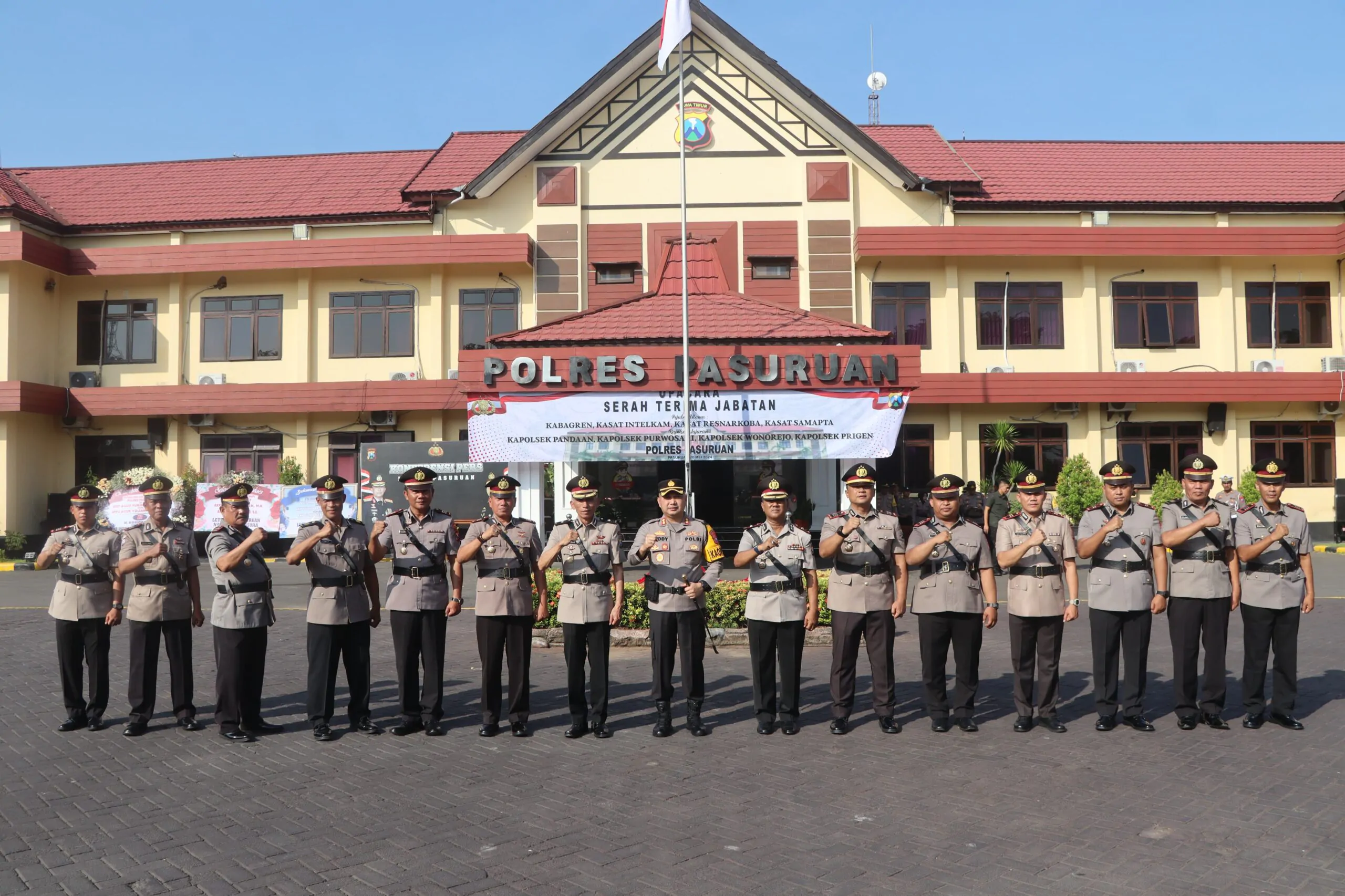 Kapolres Pasuruan Pimpin Upacara Sertijab Pejabat Utama Dan Kapolsek Jajaran Polres Pasuruan