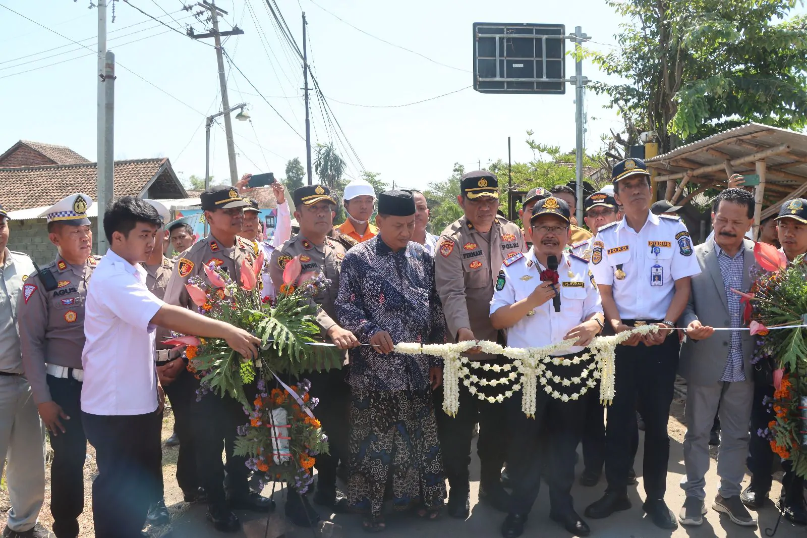 Polres Pasuruan Kota Bersama Forkopimda Lauching 5 Palang Pintu Perlintasan Sebidang Gelorakan Berteman
