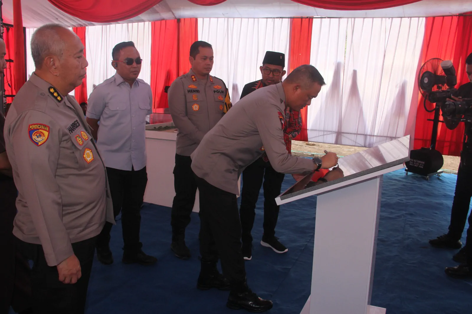 Kapolda Jatim Letakkan Batu Pertama Gedung Satya Haprabu Polres Sumenep