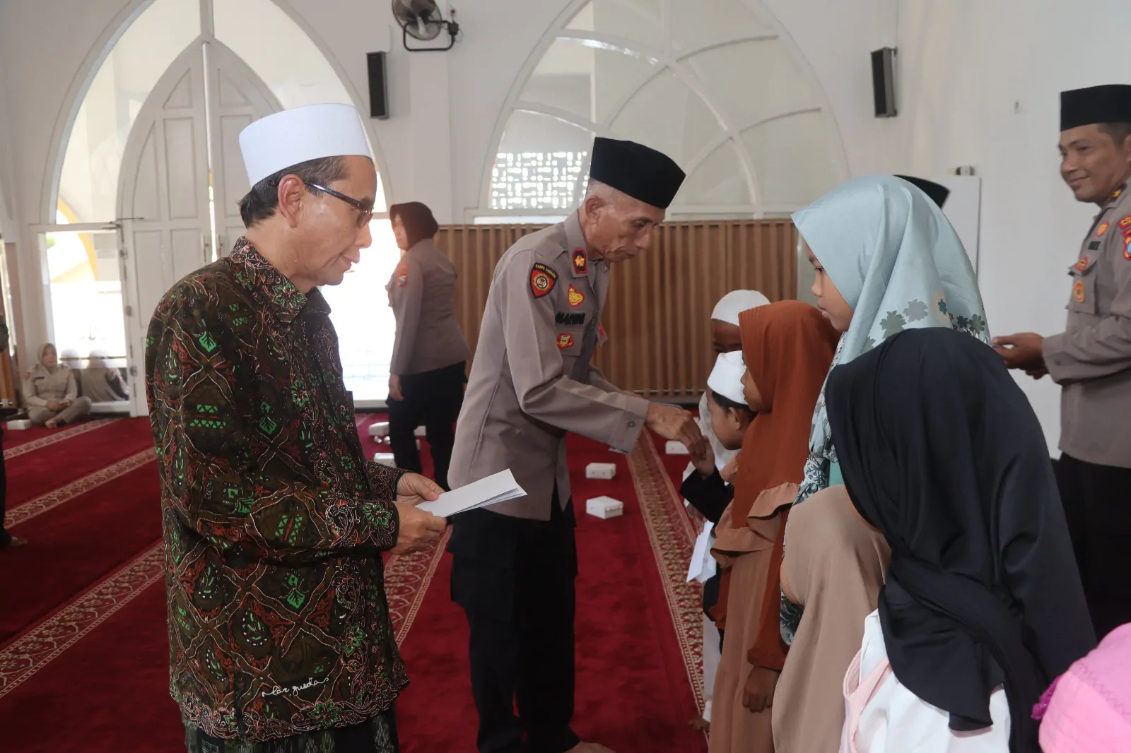 Membina Mental Dan Spiritual Polres Pasuruan Gelar Binrohtal Bersama Anggota Dan Santunan Anak Yatin