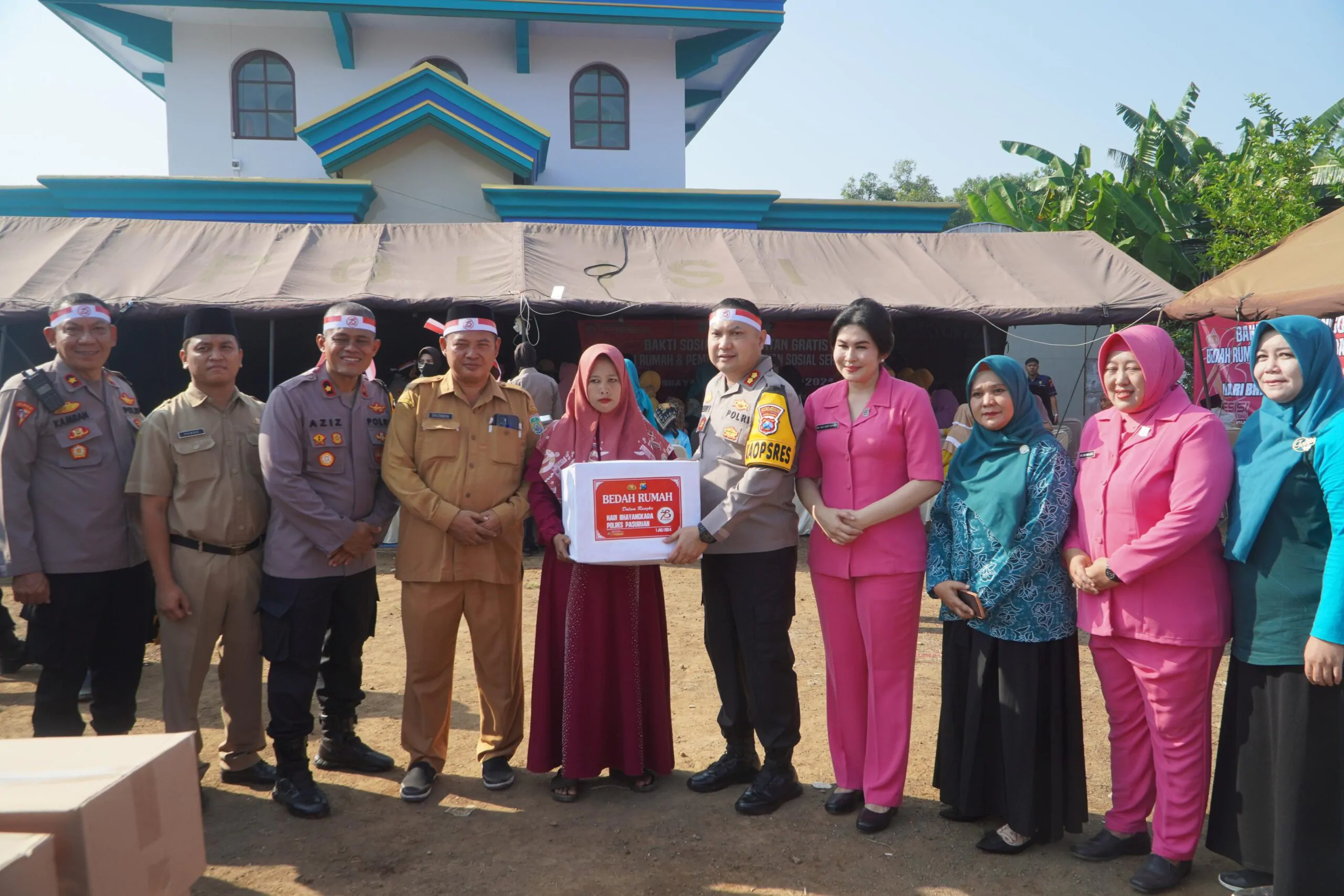 Sambut Hari Bhayangkara Ke-78, Polres Pasuruan Gelar Bakti Sosial Dan Pengobatan Gratis Serta Bedah Rumah Untuk Masyarakat