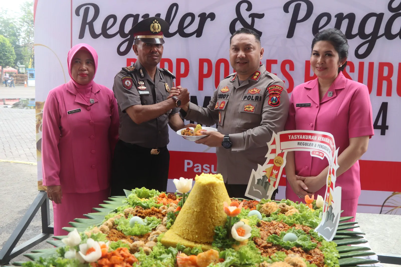 Kapolres Pasuruan Pimpin Upacara Kenaikan Pangkat Reguler Dan Pengabdian Personil Polres Pasuruan