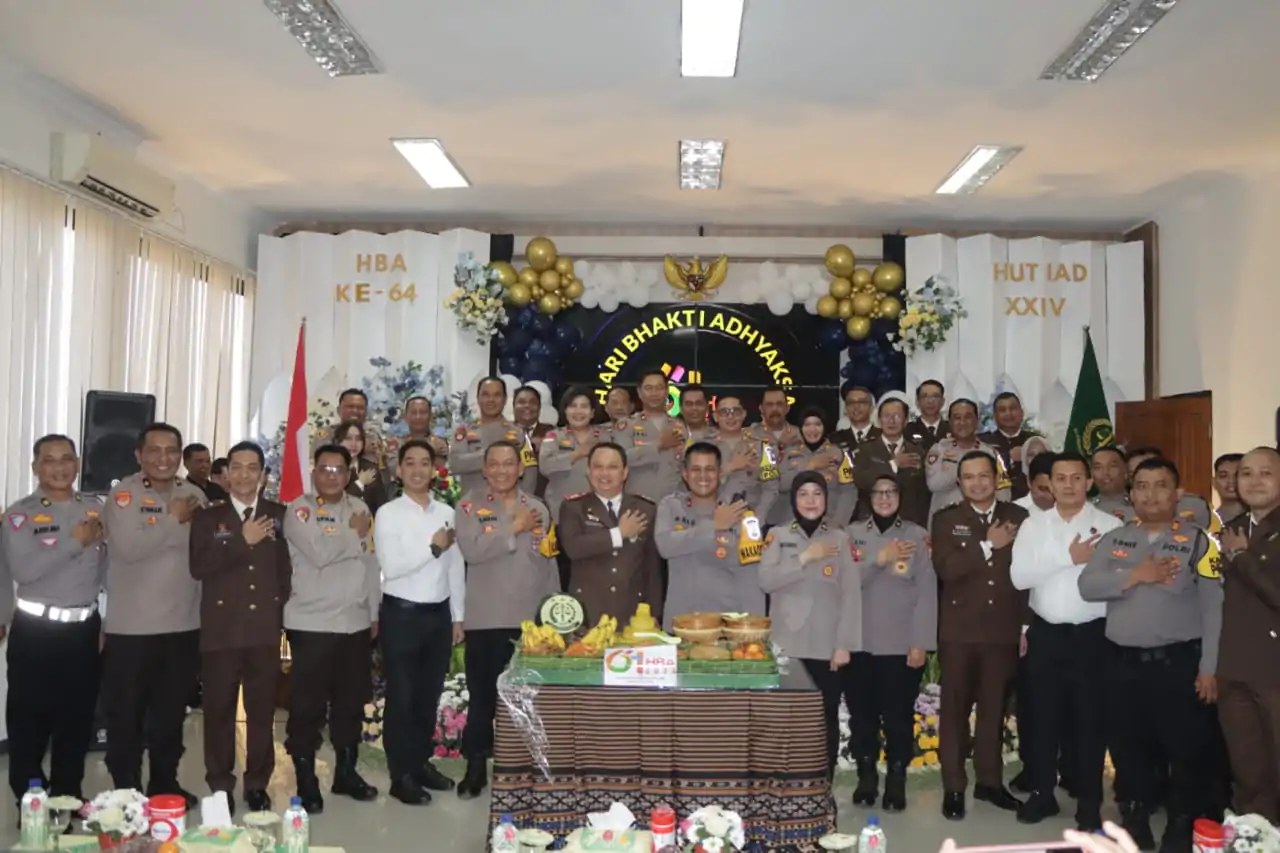 Soliditas Penegak Hukum Polres Pasuruan Kirim Tumpeng ke Kejari di Hari Bhakti Adhyaksa ke-64