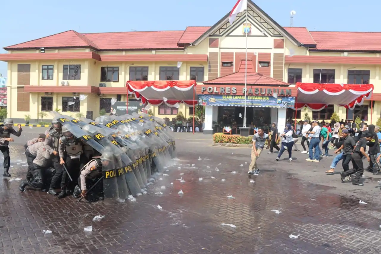 Pj. Bupati Pasuruan Memberikan Apresiasi Pelaksanaan Simulasi Sispamkota Pilkada Serentak 2024 Di Polres Pasuruan