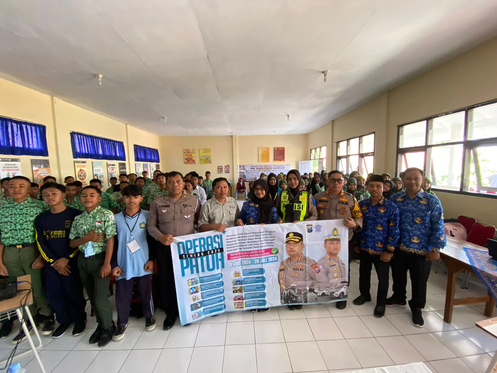 Selama Operasi Patuh Semeru 2024, Satlantas Polres Pasuruan Gencar Berikan Himbauan Keselamatan Berlalu Lintas