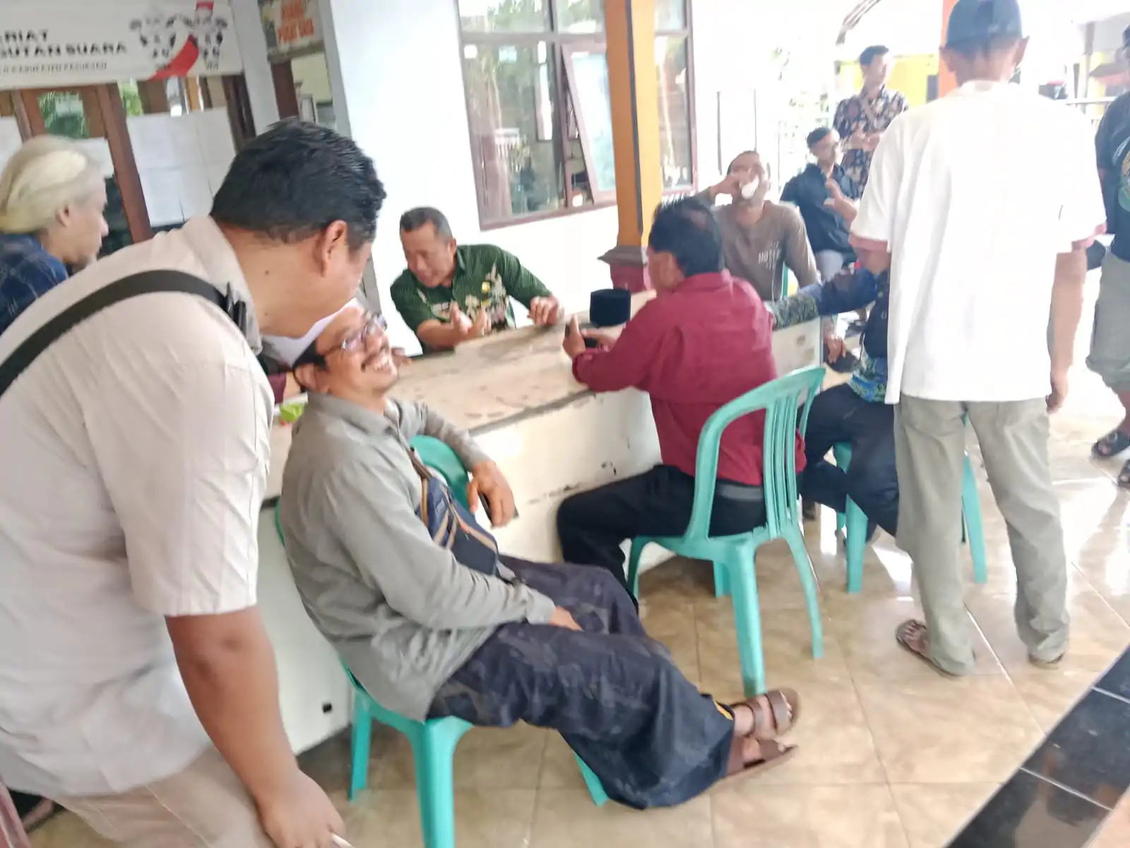 Dinas Lingkungan Hidup (DLH) Kabupaten Pasuruan Menfasilitasi Pertemuan Warga Dengan Perusahaan.