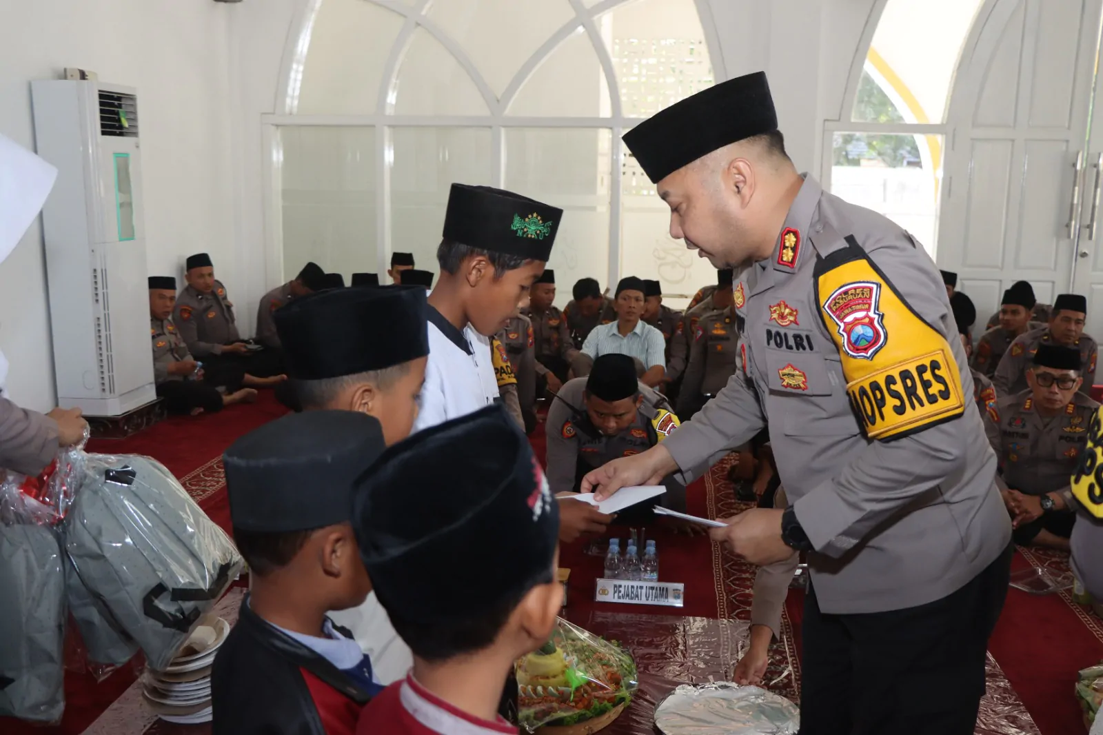 Rayakan HUT Polwan ke-76, Polres Pasuruan Santuni Anak Yatim dan Berdoa Bersama untuk Pemilu Aman
