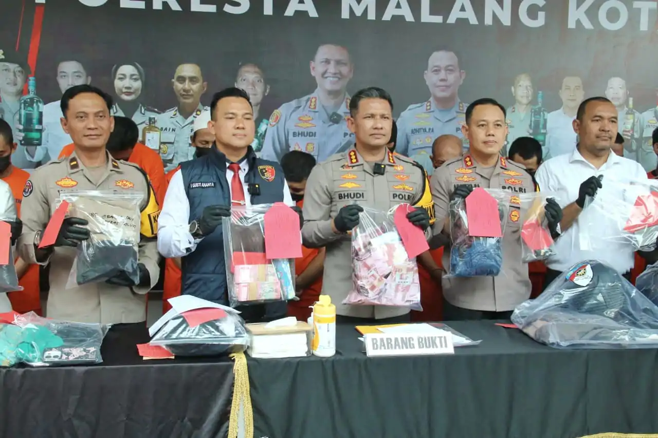 Polresta Malang Kota Berhasil Amankan Komplotan Pencuri Modus Gembosi Ban Nasabah Bank