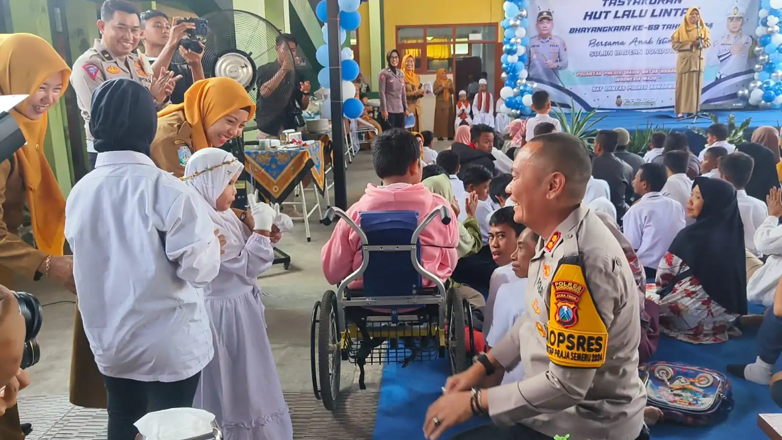 Peduli Disabilitas, Polres Bondowoso Peringati Harlantas Bhayangkara ke – 69 di SDLB