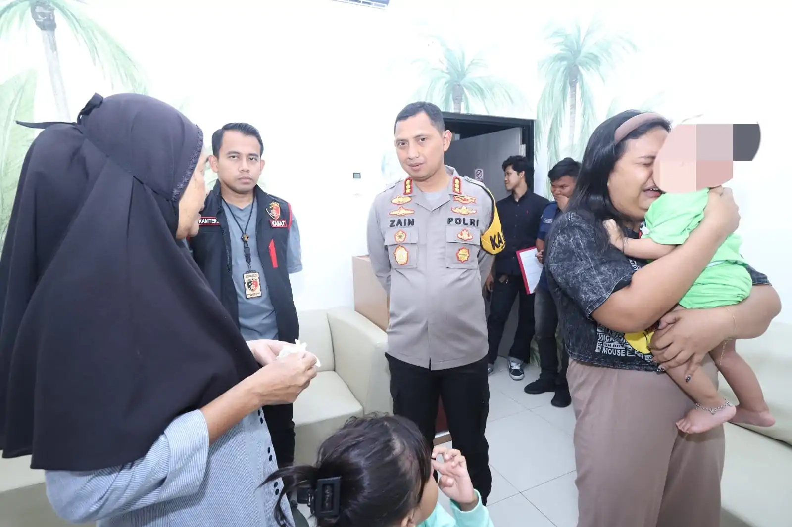 Polri Menyelamatkan Anak yang Dijual Ayahnya untuk Foya-Foya