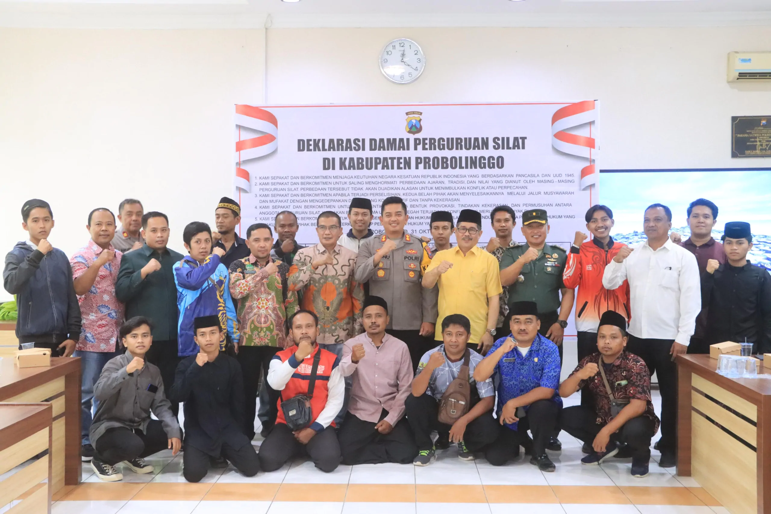 Harkamtibmas Pilkada 2024 Perguruan Silat Gelar Ikrar Kesepakatan dan Komitmen Damai di Mapolres Probolinggo