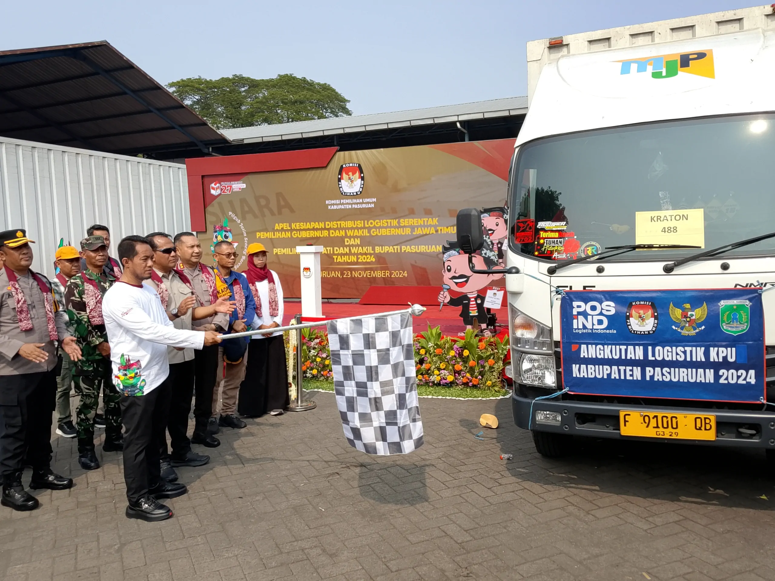 Pemberangkatan pendistribusi Logistik Kabupaten Pasuruan berjalan aman.
