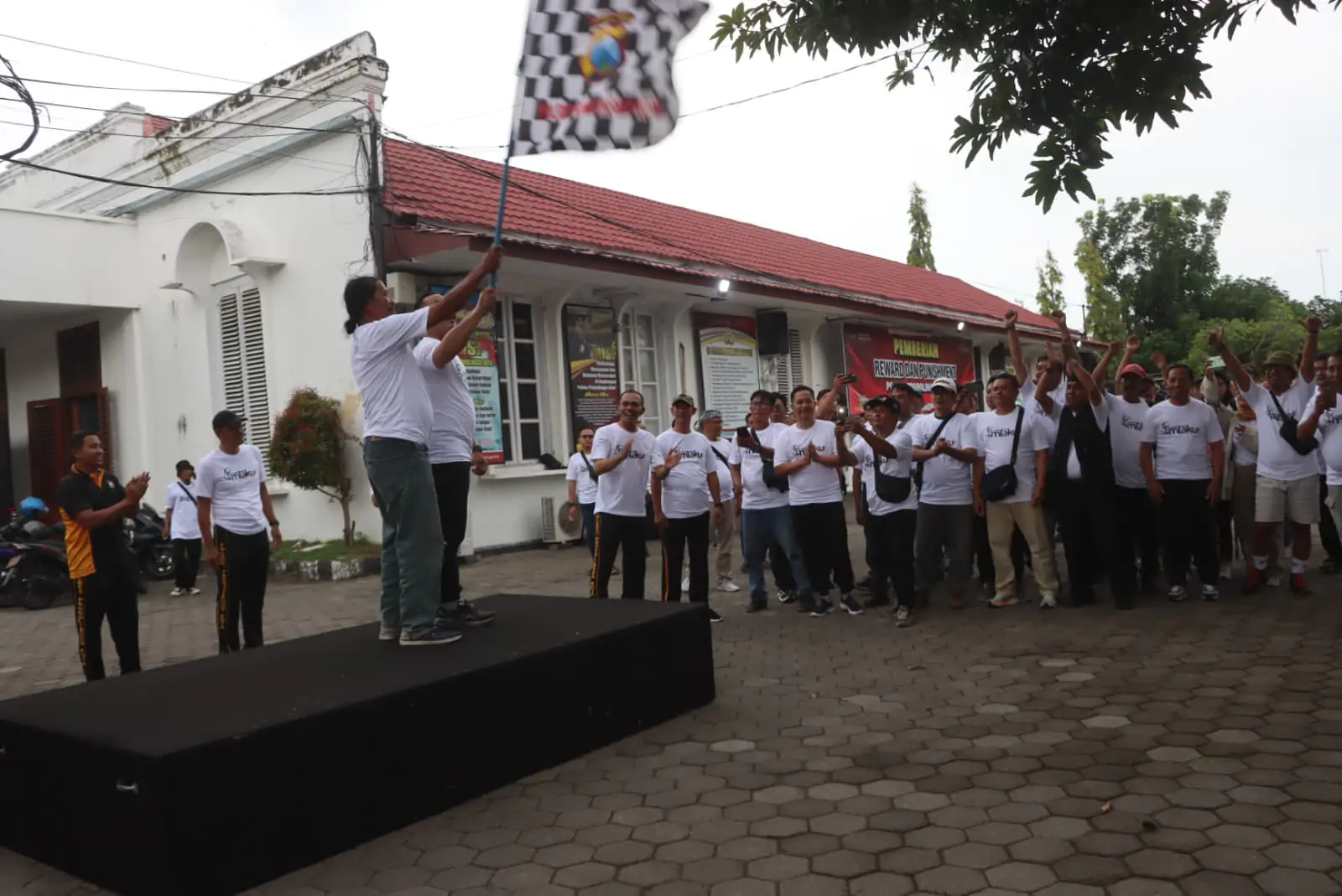 Peringati Hari Pers Nasional ke 79 Kapolres Probolinggo Kota ajak wartawan “Mlaku Bareng”