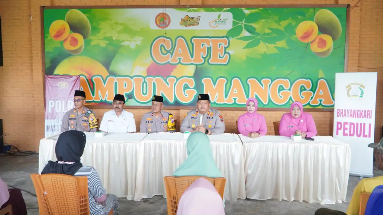 Warga Curhat Kamtibmas ke Kapolres Pasuruan di Desa Wisata Kampung Mangga