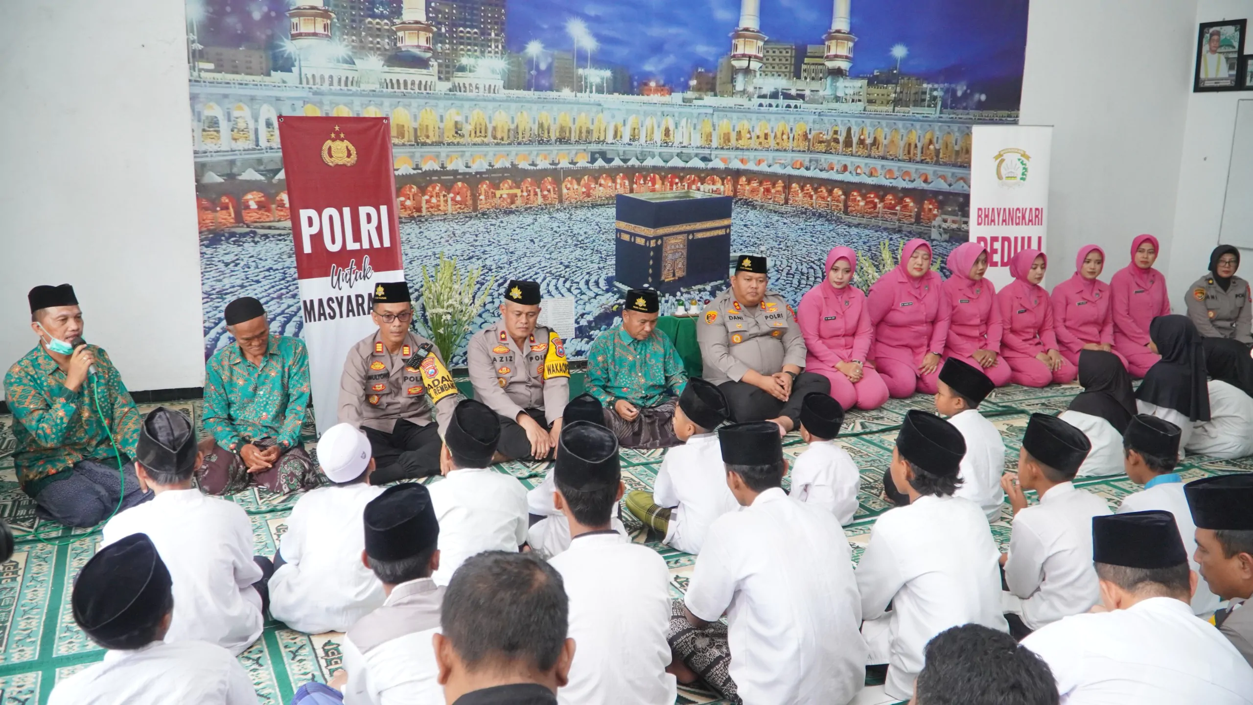 Kapolres Pasuruan Berikan Bantuan kepada Anak Yatim di Yayasan Al-Muttaqin