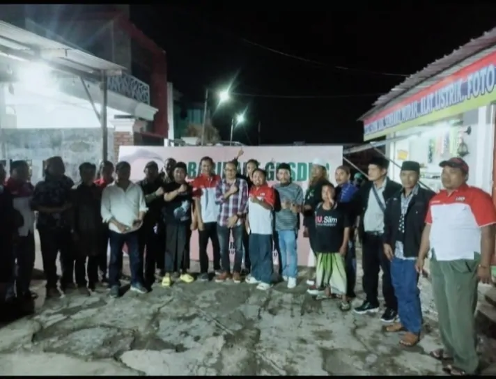 Muslim Ketua DPD Lira Dan Ketua Barikade Gusdur Bersama Awak Media Dan NGO Gelar Buka Puasa Dan Pemberian Bingkisan Lebaran.