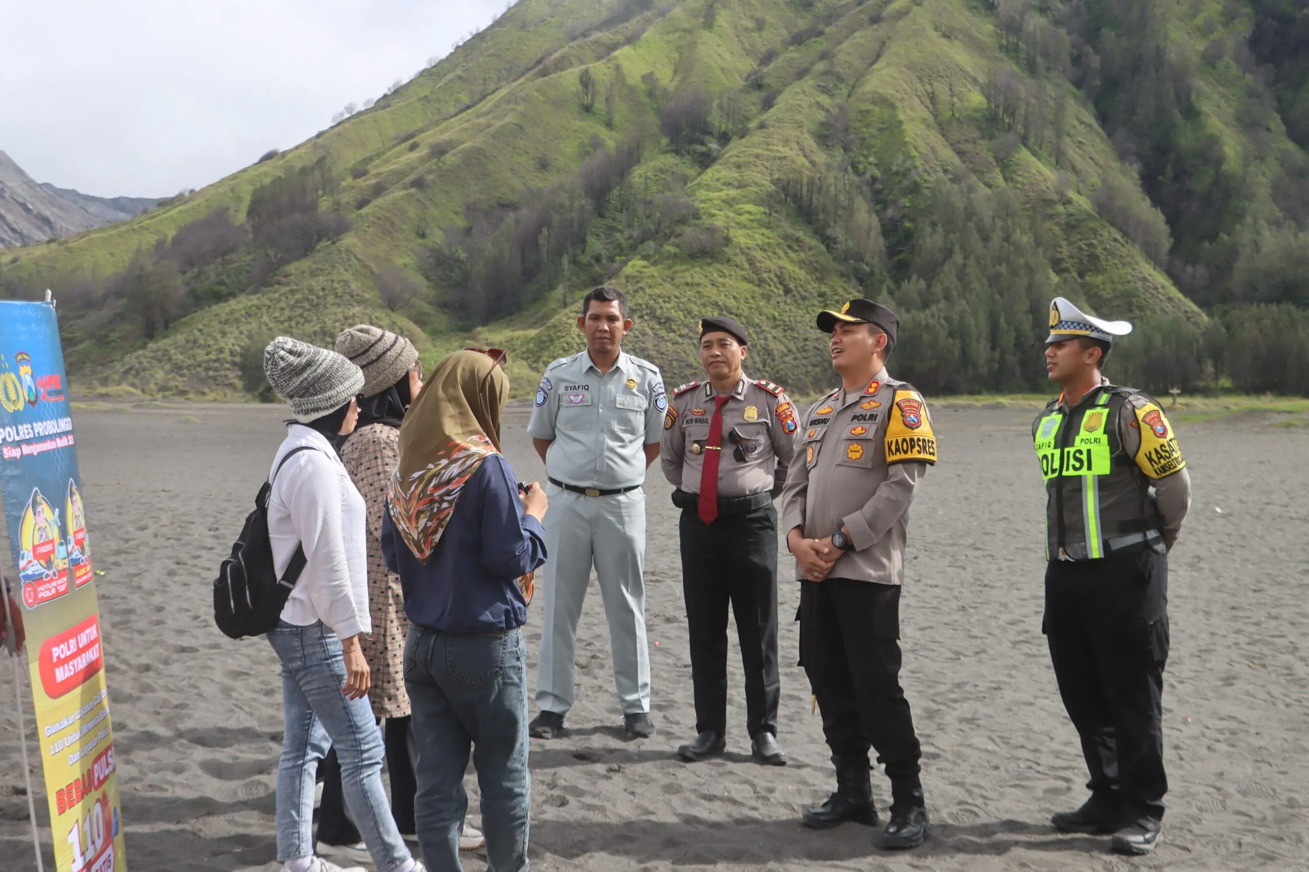 Kapolres Probolinggo Patroli Dialogis di Gunung Bromo Pastikan Keamanan Wisatawan Saat Lebaran