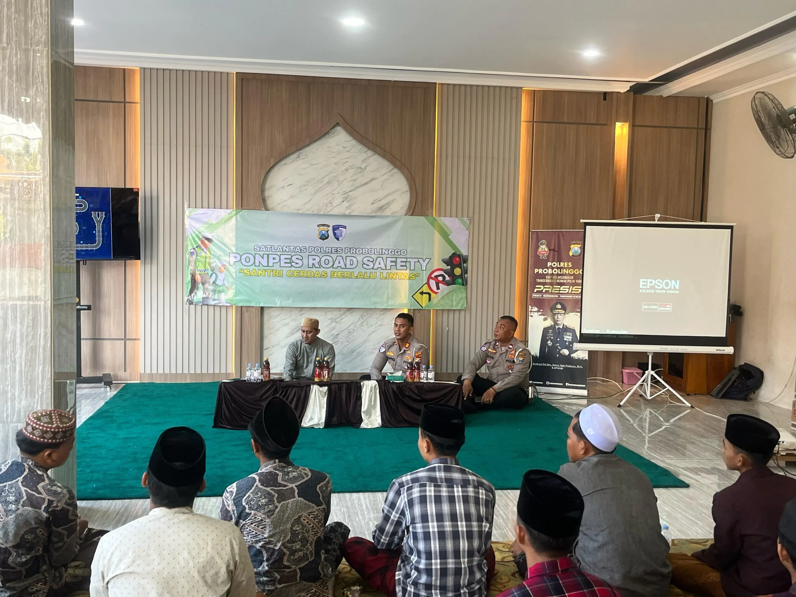 Hardiknas Polres Probolinggo Beri Edukasi Santri Kenalkan Program Keselamatan Berkendara