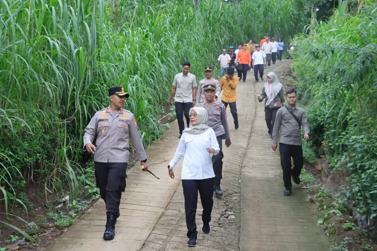 Kolaborasi, Polres Kediri Kota Bersama Pemkab Tangani Bencana Banjir di Mojo