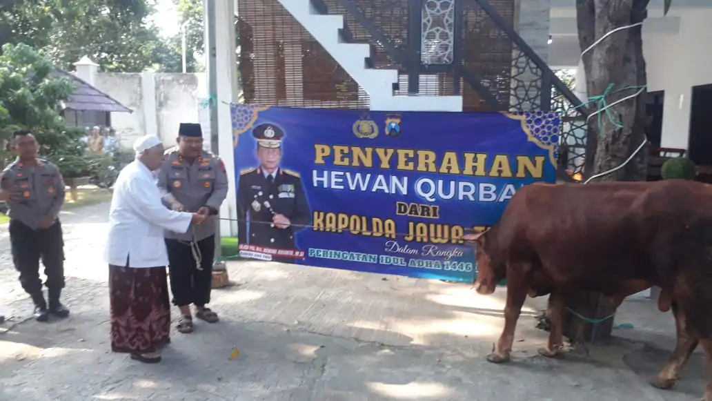 Kapolres Pasuruan Silaturahmi dan Distribusikan Hewan Qurban ke Ponpes dan Tokoh Agama