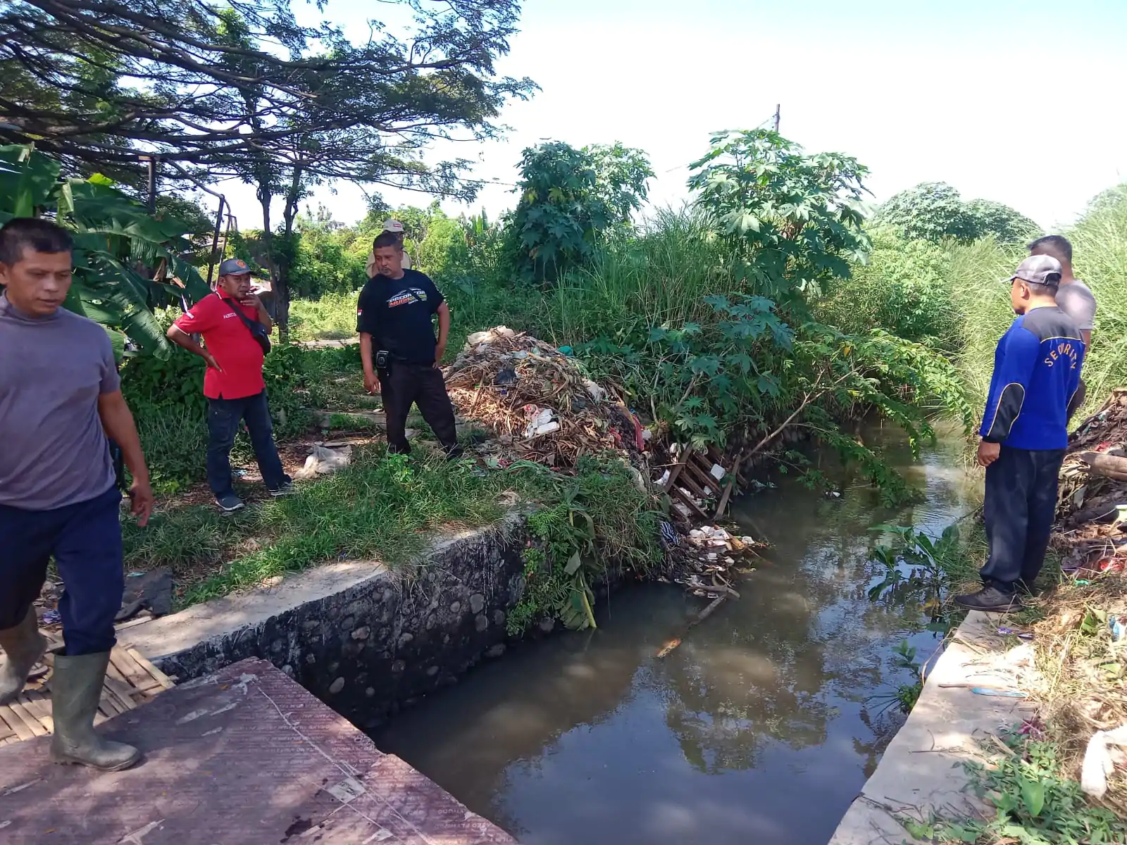 Geram !! Sarangan Sampah Dibatas Desa Sukokerto dan Pajarakan Kulon Diduga Sengaja Dirusak