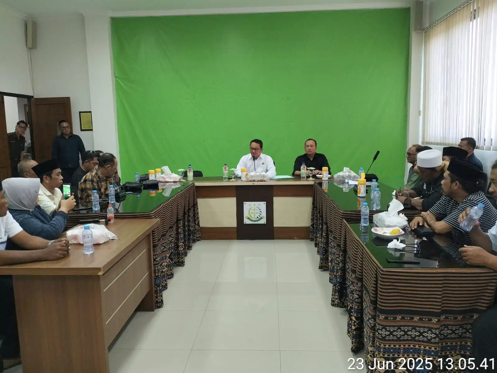 Forum Transparansi Melakukan Audensi Dengan Kejaksaan Negeri Bangil, Terkait Dugaan Penyimpangan Anggaran MoU Kejaksaan-Pemkab Pasuruan Kini Dipertanyakan.