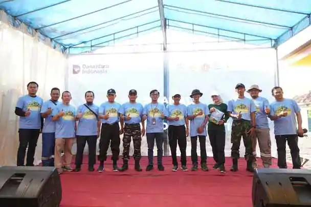 Melalui kolaborasi bersama Pemerintah Desa dan masyarakat, PLN UP Paiton wujudkan aksi nyata menjaga kebersihan pesisir dan menanam mangrove sebagai upaya melestarikan lingkungan